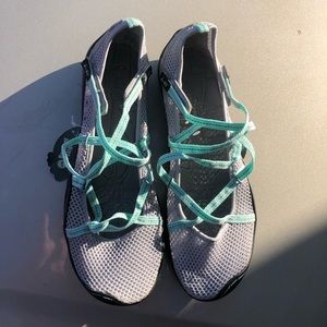 J-41 Women’s Barefoot Outdoor Sneakers Sz9